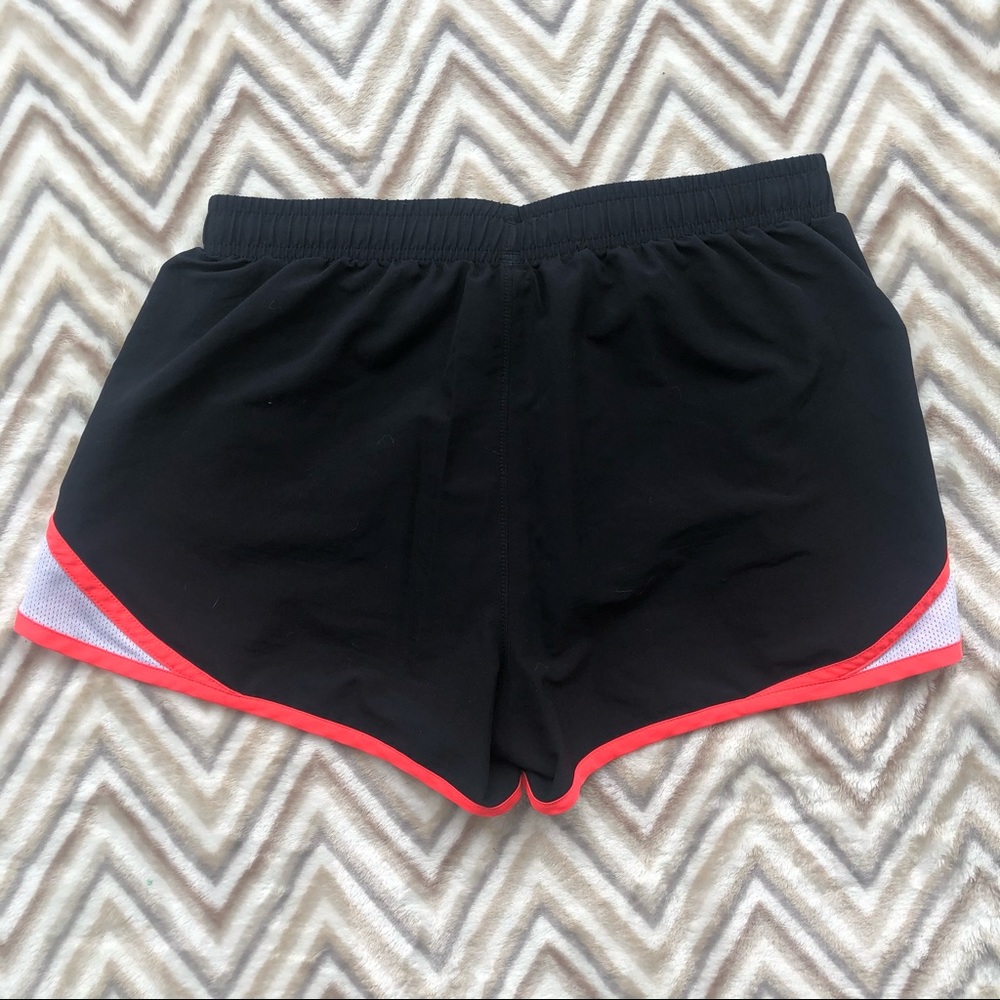 Under Armour semi fitted shorts - Picture 2 of 4